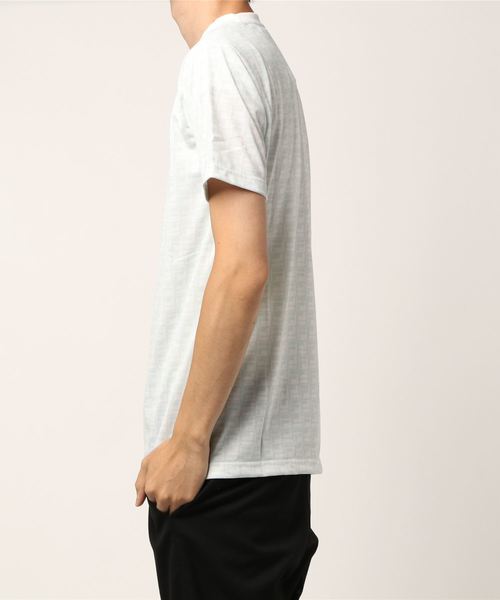 FILA(フィラ)の「【FILA/フィラ】総柄プリント半袖Tシャツ / ユニセックス(Tシャツ/カットソー・メンズ・ホワイト/ブラック/ネイビー・MEDIUM/LARGE/X-LARGE)」の4枚目の写真
