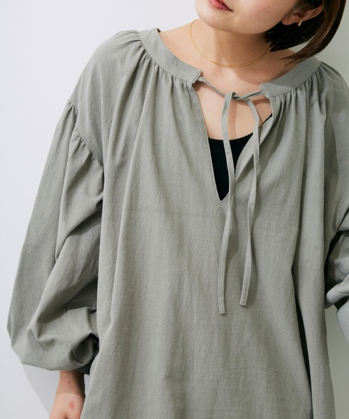 Auntie Rosa Holiday（アンティローザホリデー）の「スキッパー2WAYボリュームチュニック（チュニック・レディース・グレー/ブラック/ホワイト・FREE）」の3枚目の写真