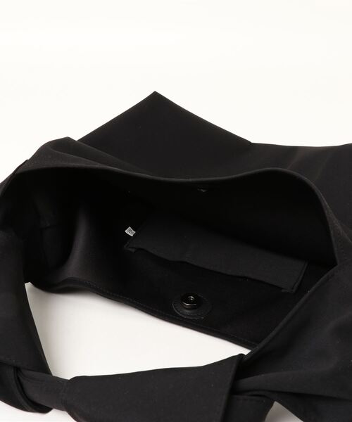 Anuenue（アヌエヌエ）の「ナイロンツイストショルダーバッグ（トートバッグ・レディース・ブラック/ベージュ/ブルー/グリーン・FREE）」の12枚目の写真