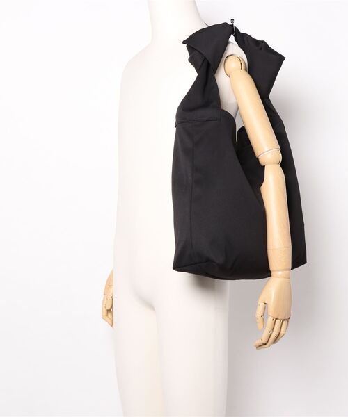 Anuenue（アヌエヌエ）の「ナイロンツイストショルダーバッグ（トートバッグ・レディース・ブラック/ベージュ/ブルー/グリーン・FREE）」の13枚目の写真