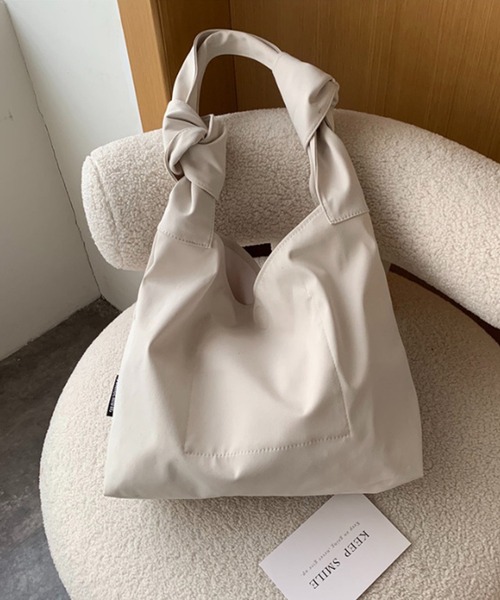 Anuenue（アヌエヌエ）の「ナイロンツイストショルダーバッグ（トートバッグ・レディース・ブラック/ベージュ/ブルー/グリーン・FREE）」の3枚目の写真