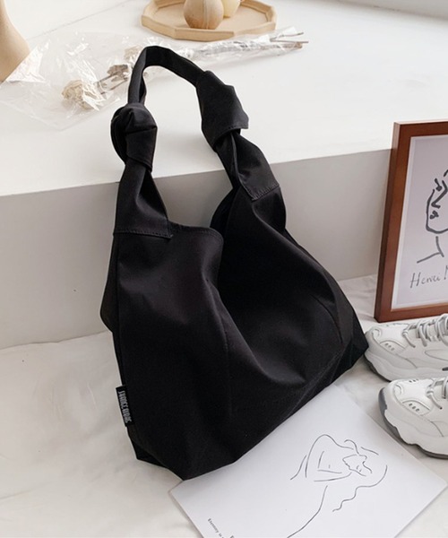 Anuenue（アヌエヌエ）の「ナイロンツイストショルダーバッグ（トートバッグ・レディース・ブラック/ベージュ/ブルー/グリーン・FREE）」の2枚目の写真