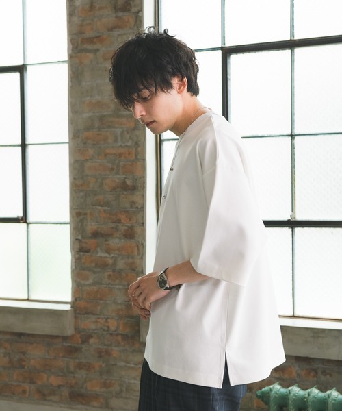 Alpinus(アルピナス)の「Alpinus - logo embroidery loose drape cut and sew / ロゴ刺繍ルーズドレープカットソー(Tシャツ/カットソー・メンズ・ホワイト/ブラック・SMALL/MEDIUM)」の22枚目の写真