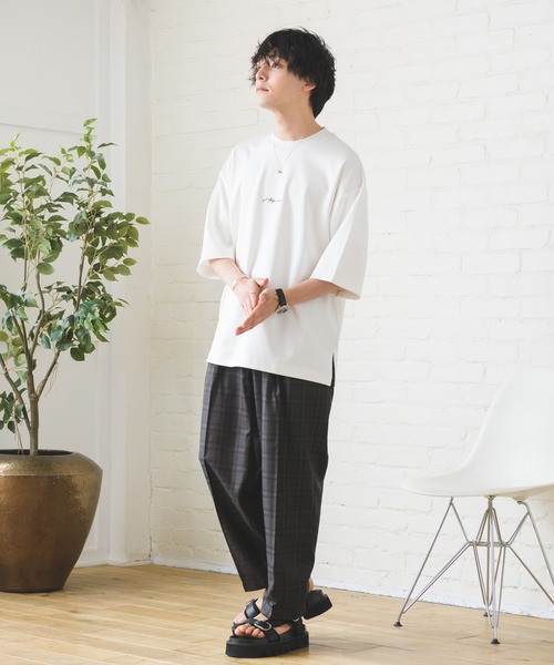 Alpinus(アルピナス)の「Alpinus - logo embroidery loose drape cut and sew / ロゴ刺繍ルーズドレープカットソー(Tシャツ/カットソー・メンズ・ホワイト/ブラック・SMALL/MEDIUM)」の6枚目の写真