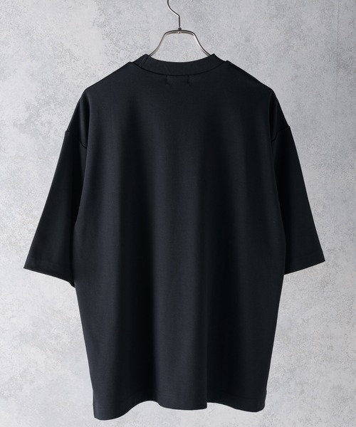 Alpinus(アルピナス)の「Alpinus - logo embroidery loose drape cut and sew / ロゴ刺繍ルーズドレープカットソー(Tシャツ/カットソー・メンズ・ホワイト/ブラック・SMALL/MEDIUM)」の14枚目の写真