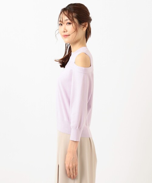 Feroux（フェルゥ）の「【洗える】カットオフショルダー ニット（ニット/セーター・レディース・ブラック系/アイボリー系/ライラック系・2）」の5枚目の写真