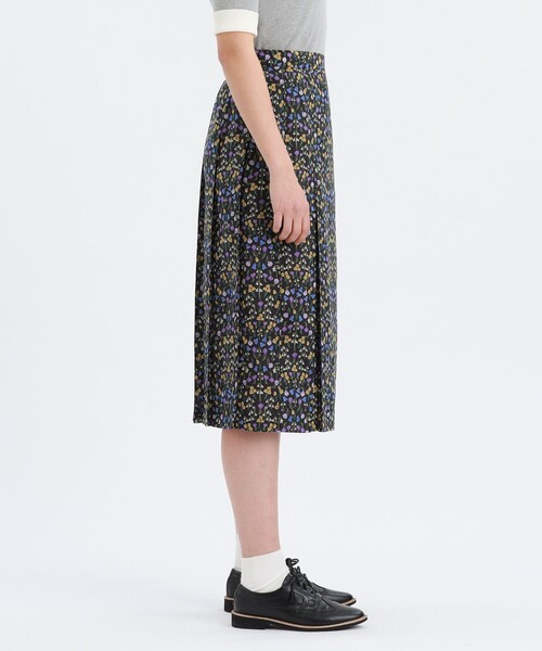 【MACKINTOSH】Snowblue Garden キルトスカート 花柄 MACKINTOSH PHILOSOPHY（ﾏｯｷﾝﾄｯｼｭ ﾌｨﾛｿﾌｨｰ）の「Snowblue Garden