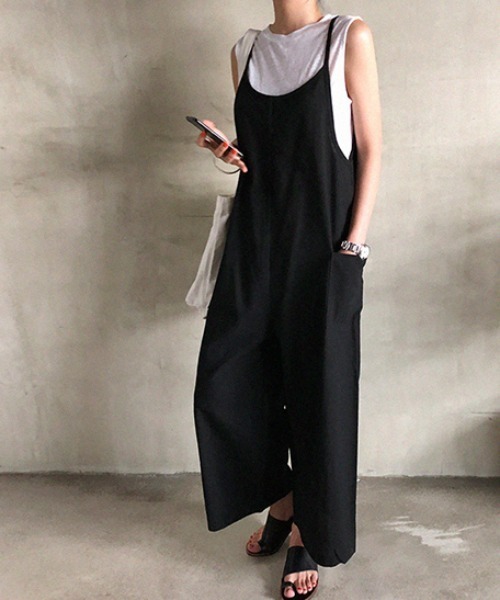 KOR（ケーオーアール）の「ルーズシルエット サロペットワイドパンツ（サロペット/オーバーオール・レディース・ブラック/ブラウン・FREE）」の2枚目の写真