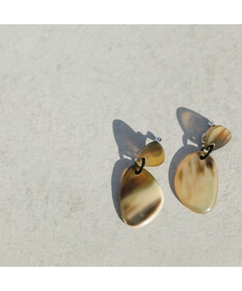 select MOCA（セレクトモカ）の「2021 AW マーブルドロッププレートイヤリング（イヤリング・レディース・ブラウン/ライトベージュ・FREE）」の7枚目の写真