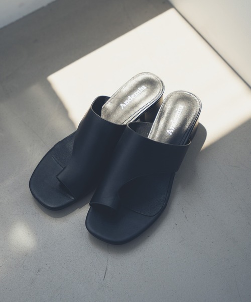 Andemiu（アンデミュウ）の「トングヒールサンダル215846（サンダル・レディース・ブラック/アイボリー・MEDIUM/LARGE）」の2枚目の写真