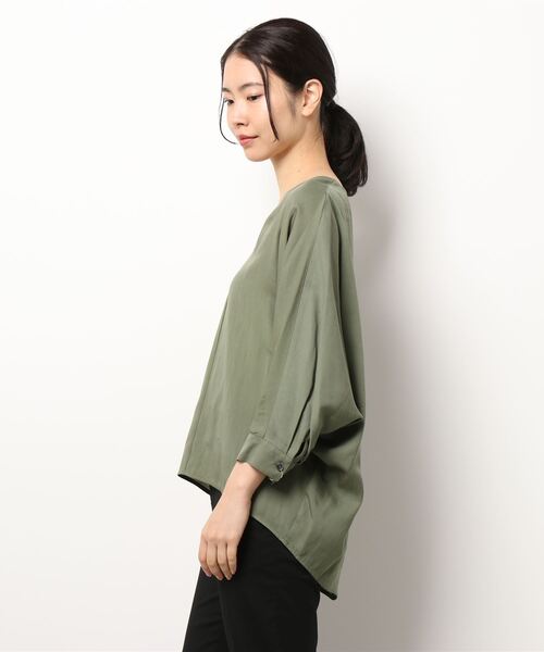 RIVE DROITE（リヴドロワ）の「リラクシーな着心地が魅力　テンセルツイルリラックスブラウス（シャツ/ブラウス・レディース・カーキ/ベージュ/ネイビー・FREE）」の4枚目の写真
