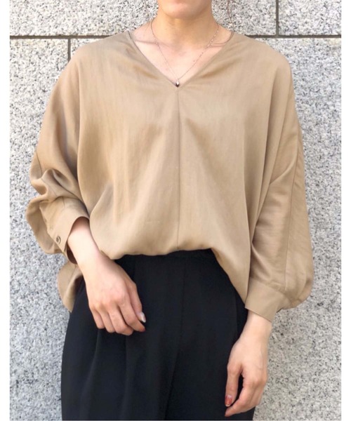 RIVE DROITE（リヴドロワ）の「リラクシーな着心地が魅力　テンセルツイルリラックスブラウス（シャツ/ブラウス・レディース・カーキ/ベージュ/ネイビー・FREE）」の2枚目の写真