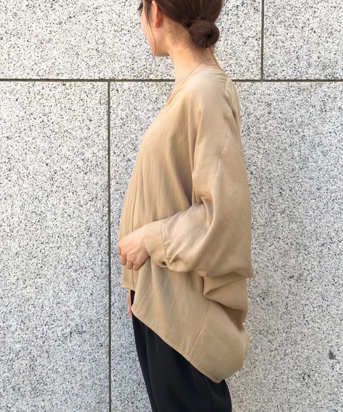 RIVE DROITE（リヴドロワ）の「リラクシーな着心地が魅力　テンセルツイルリラックスブラウス（シャツ/ブラウス・レディース・カーキ/ベージュ/ネイビー・FREE）」の21枚目の写真
