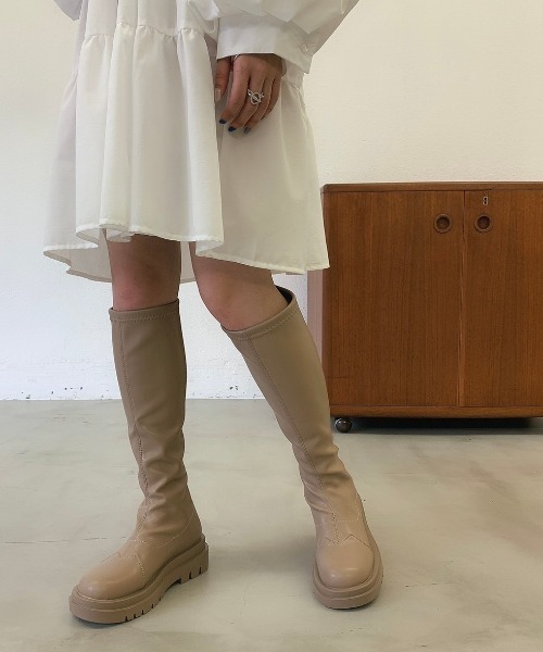 VANNIE U（ヴァニーユー）の「トラックソールロングブーツ（ブーツ・レディース・ブラック/アイボリー/ベージュ・L/S/LL/M）」の3枚目の写真