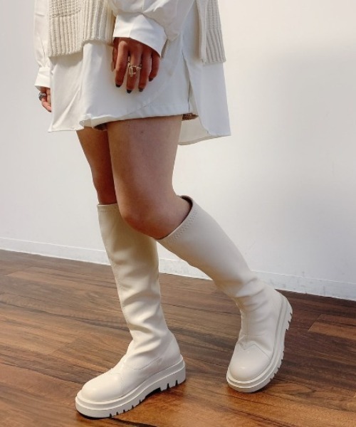 VANNIE U（ヴァニーユー）の「トラックソールロングブーツ（ブーツ・レディース・ブラック/アイボリー/ベージュ・L/S/LL/M）」の13枚目の写真