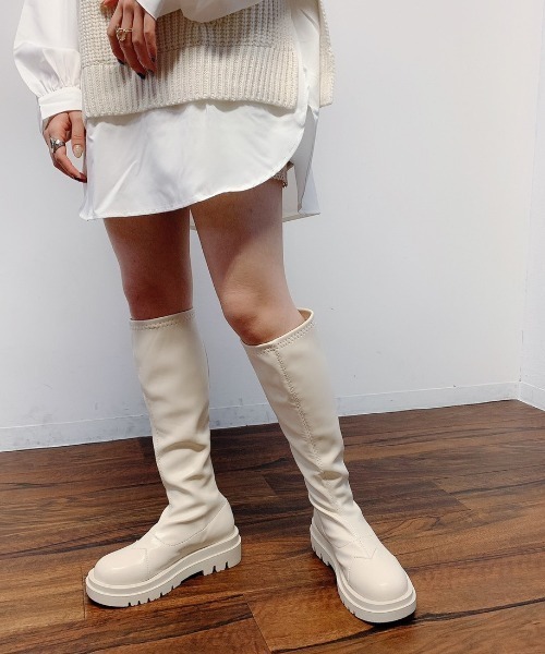 VANNIE U（ヴァニーユー）の「トラックソールロングブーツ（ブーツ・レディース・ブラック/アイボリー/ベージュ・L/S/LL/M）」の16枚目の写真