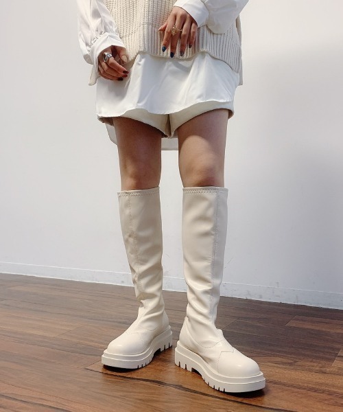 VANNIE U（ヴァニーユー）の「トラックソールロングブーツ（ブーツ・レディース・ブラック/アイボリー/ベージュ・L/S/LL/M）」の22枚目の写真