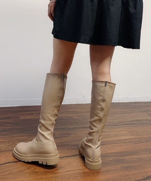 VANNIE U（ヴァニーユー）の「トラックソールロングブーツ（ブーツ・レディース・ブラック/アイボリー/ベージュ・L/S/LL/M）」の14枚目の写真