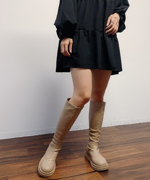 VANNIE U（ヴァニーユー）の「トラックソールロングブーツ（ブーツ・レディース・ブラック/アイボリー/ベージュ・L/S/LL/M）」の17枚目の写真