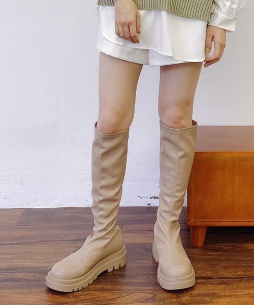 VANNIE U（ヴァニーユー）の「トラックソールロングブーツ（ブーツ・レディース・ブラック/アイボリー/ベージュ・L/S/LL/M）」の19枚目の写真