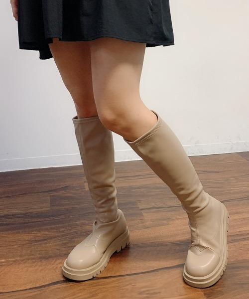 VANNIE U（ヴァニーユー）の「トラックソールロングブーツ（ブーツ・レディース・ブラック/アイボリー/ベージュ・L/S/LL/M）」の11枚目の写真