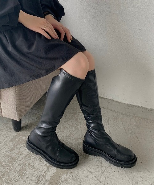 VANNIE U（ヴァニーユー）の「トラックソールロングブーツ（ブーツ・レディース・ブラック/アイボリー/ベージュ・L/S/LL/M）」の9枚目の写真