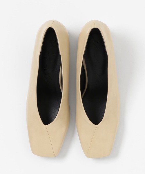 KBF+（ケービーエフプラス）の「KBF+　スクエアトゥパンプス∴（パンプス・レディース・ベージュ/グレー系その他・36/37）」の4枚目の写真