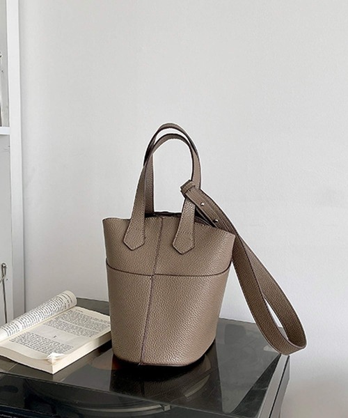 shopnikoniko（ショップニコニコ）の「2way合成皮革バケツバッグ（ハンドバッグ・レディース・ブラック/ブラウン/グレイッシュベージュ/ホワイト・フリー）」の4枚目の写真