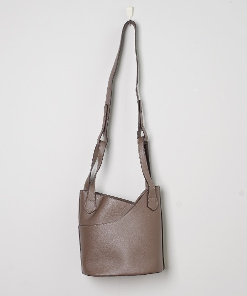 shopnikoniko（ショップニコニコ）の「2way合成皮革バケツバッグ（ハンドバッグ・レディース・ブラック/ブラウン/グレイッシュベージュ/ホワイト・フリー）」の16枚目の写真