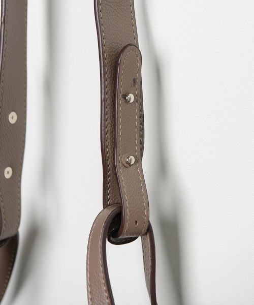 shopnikoniko（ショップニコニコ）の「2way合成皮革バケツバッグ（ハンドバッグ・レディース・ブラック/ブラウン/グレイッシュベージュ/ホワイト・フリー）」の7枚目の写真
