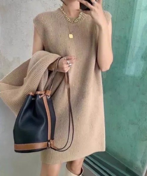 Loueme(ルエム)の「ハイネックリブニット+ノースリーブミニワンピース2点セット(ワンピース・レディース・ブラック/ベージュ/アイボリー・FREE)」の4枚目の写真