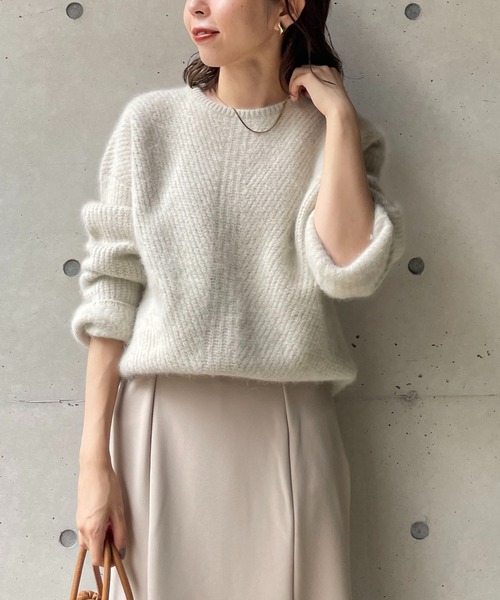 CAPRICIEUX LE'MAGE（カプリシューレマージュ）の「ヤクラクーンカシミア畦プルオーバー（ニット/セーター・レディース・ライトベージュ/ネイビー・FREE）」の2枚目の写真