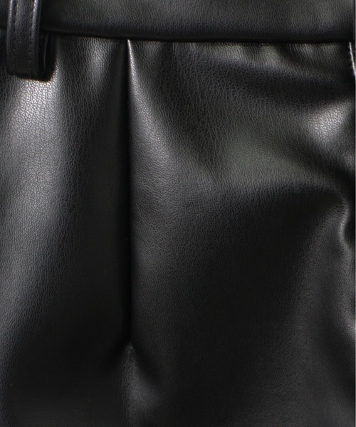 one way(ワンウェイ)の「【oneway jeans】フェイクレザーショーパン(その他パンツ・レディース・ブラック・FREE)」の2枚目の写真