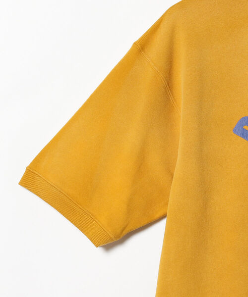 BEAMS（ビームス）の「BEAMS / プリント ルーズ 半袖スウェット（スウェット・メンズ・ネイビー/マスタード・SMALL/MEDIUM/LARGE/X-LARGE）」の21枚目の写真