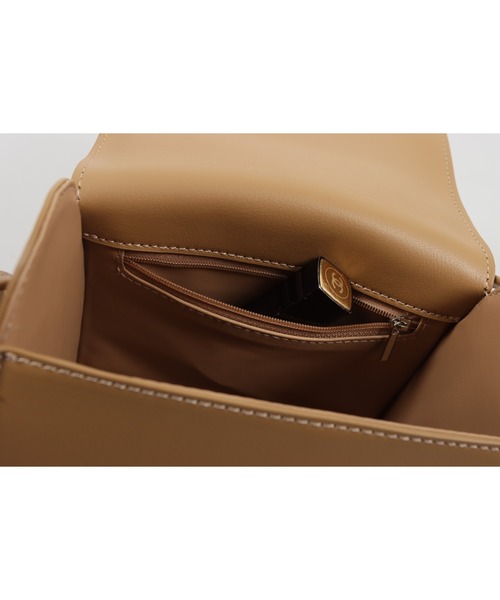 KOBE LETTUCE（コウベレタス）の「ショルダーベルト付き2wayスクエアフラップハンドバッグ（ショルダーバッグ・レディース・ブラック/ベージュ/アイボリー/スモークピンク・FREE）」の11枚目の写真