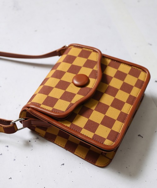 SPINNS(スピンズ)の「ブロックチェック ショルダーバッグ(ショルダーバッグ・メンズ・ブラック×ホワイト/ブラウン・ONESIZE)」の4枚目の写真