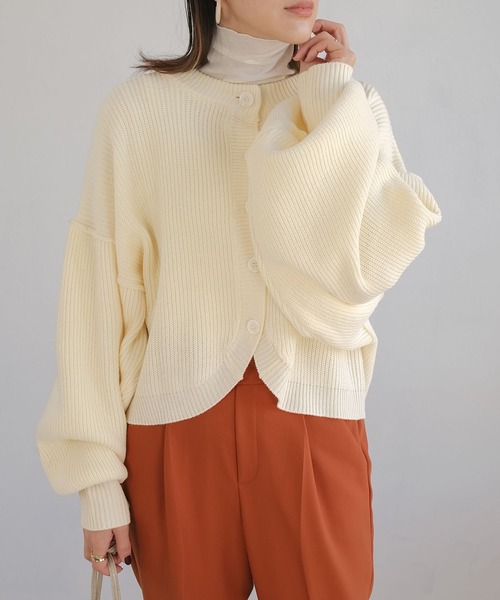 ＡＮＤＪ（アンドジェイ）の「ボリューム袖ショートニットカーディガン（カーディガン/ボレロ・レディース・グリーン/ブルー/イエロー/オフホワイト・M）」の2枚目の写真