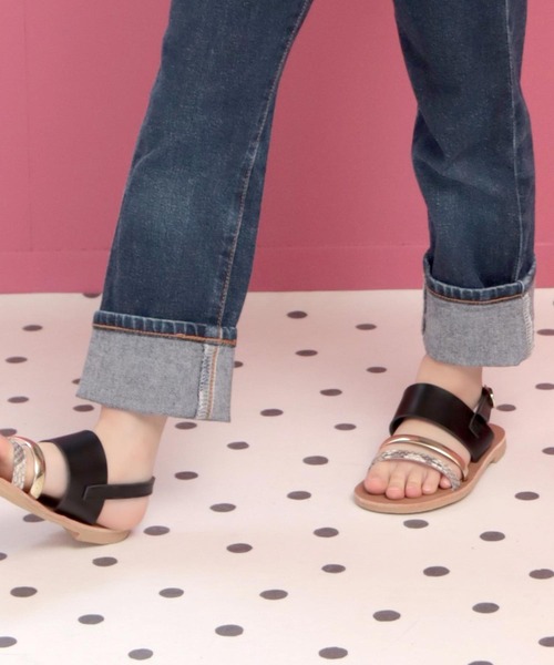 SOROTTO(ソロット)の「【ママとお揃い】3連ストラップのフラットサンダル(サンダル・キッズ・ホワイト/ブラウン/ブラック・17.0cm/22.0cm/19.0cm/20.0cm/18.0cm/21.0cm/16.0cm)」の6枚目の写真
