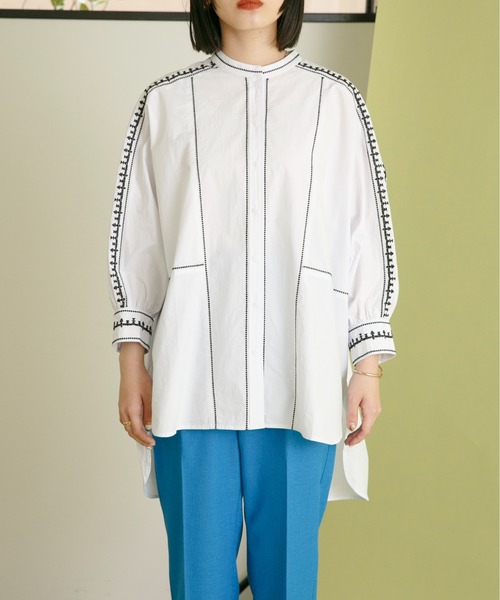 Eimee Law（エイミーロウ）の「トリミング刺繍ドルマンシャツ（シャツ/ブラウス・レディース・オフホワイト/ダークネイビー/黄緑系・38）」の7枚目の写真