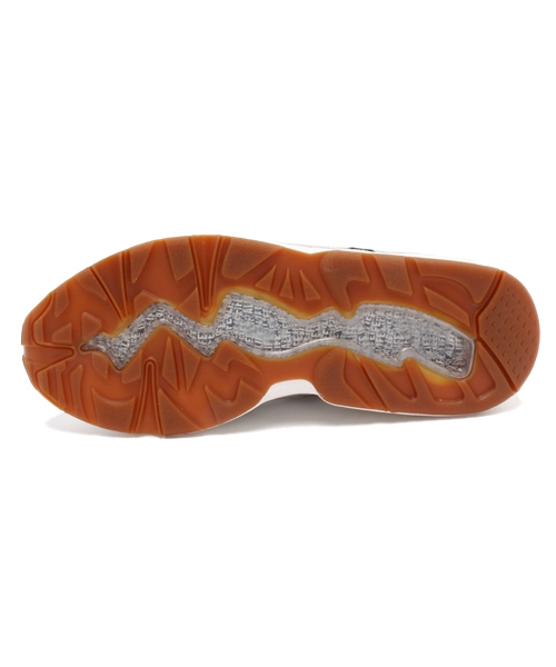 PUMA × ALIFE（プーマ×エーライフ）の「R698 X TRINOMIC X ALIFE（スニーカー・メンズ・シルバー・24.5cm/28cm/24cm/22.5cm/23.5cm/26cm/25.5cm/30.0cm/28.5cm/23cm/27cm/27.5cm/25cm/29cm/26.5cm）」の3枚目の写真