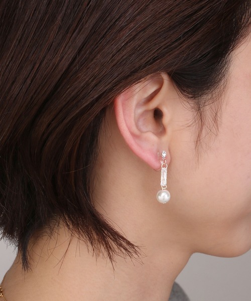 Manon's Selection(マノンズセレクション)の「1粒ストーンパールデザインリングイヤリング(イヤリング・レディース・ゴールド・ONE SIZE)」の3枚目の写真