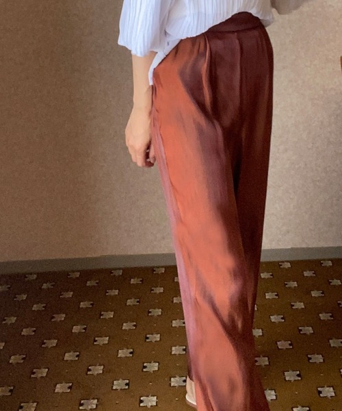 LAUIR（ラウアー）の「サテンライクタックパンツ（その他パンツ・レディース・ブラック/ブラウン系その他/アイボリー/グリーン・MEDIUM/X-LARGE/LARGE）」の21枚目の写真