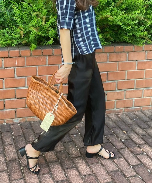 LAUIR（ラウアー）の「サテンライクタックパンツ（その他パンツ・レディース・ブラック/ブラウン系その他/アイボリー/グリーン・MEDIUM/X-LARGE/LARGE）」の15枚目の写真