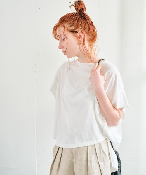 ECRIRE（エクリール）の「バックドレープオーバーサイズコットンTシャツ（Tシャツ/カットソー・レディース・ダークブラウン/オフホワイト/モカ・フリー）」の20枚目の写真