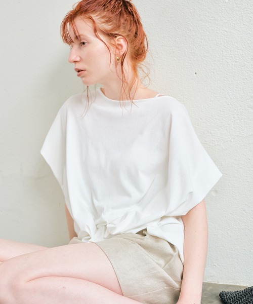 ECRIRE（エクリール）の「バックドレープオーバーサイズコットンTシャツ（Tシャツ/カットソー・レディース・ダークブラウン/オフホワイト/モカ・フリー）」の16枚目の写真