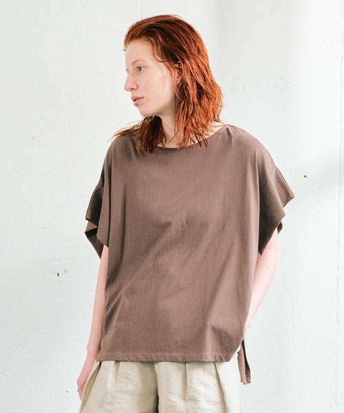 ECRIRE（エクリール）の「バックドレープオーバーサイズコットンTシャツ（Tシャツ/カットソー・レディース・ダークブラウン/オフホワイト/モカ・フリー）」の18枚目の写真