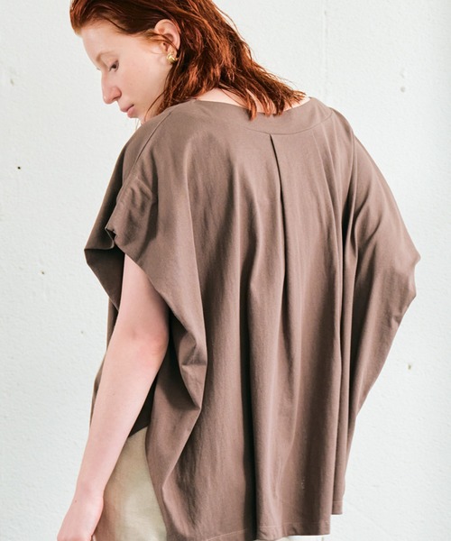 ECRIRE（エクリール）の「バックドレープオーバーサイズコットンTシャツ（Tシャツ/カットソー・レディース・ダークブラウン/オフホワイト/モカ・フリー）」の21枚目の写真