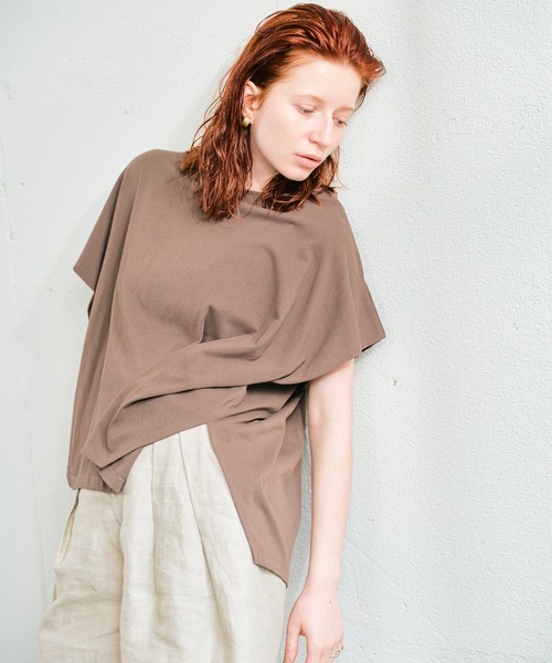 ECRIRE（エクリール）の「バックドレープオーバーサイズコットンTシャツ（Tシャツ/カットソー・レディース・ダークブラウン/オフホワイト/モカ・フリー）」の8枚目の写真