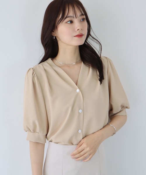 BLUEEAST(ブルーイースト)の「パールドットボタンブラウス(シャツ/ブラウス・レディース・ブラック/ブルー/アイボリー/ベージュ/ブルーグレー/ライトカーキ・MEDIUM)」の5枚目の写真