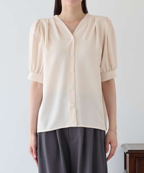 BLUEEAST(ブルーイースト)の「パールドットボタンブラウス(シャツ/ブラウス・レディース・ブラック/ブルー/アイボリー/ベージュ/ブルーグレー/ライトカーキ・MEDIUM)」の16枚目の写真